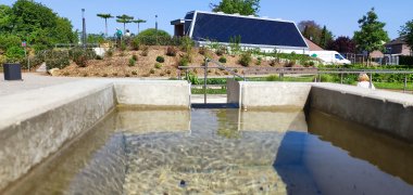 Close-up of the arm pool of the Kneipp facility in the St. Jakob brine garden.