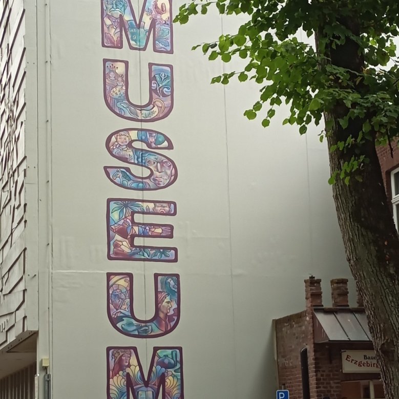 Artistic lettering on the museum wall facing Luxemburger Platz, Museumsverein