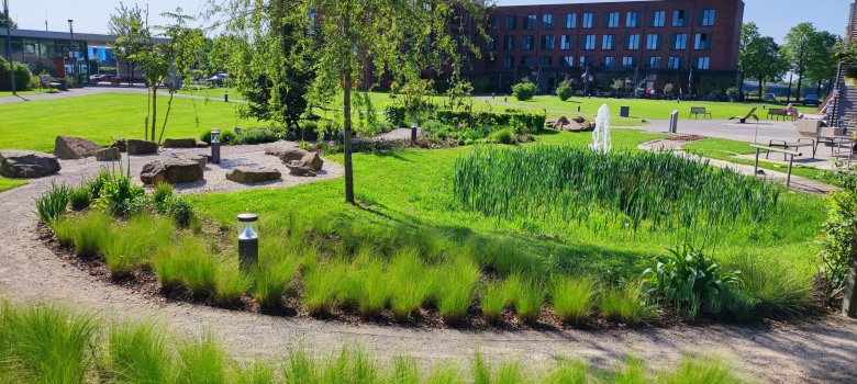 De gebogen bijbeltuin in de pekeltuin van St Jakob.