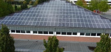 Fotovoltaïsch systeem op de dubbele gymzaal in het schoolcentrum